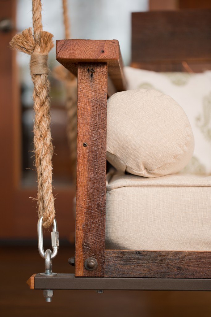 bed-swing-barn-wood-jackson-detail-3