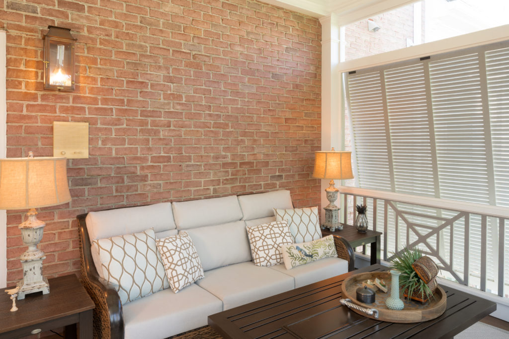 porch-screened-southern-cross-pvc-picket