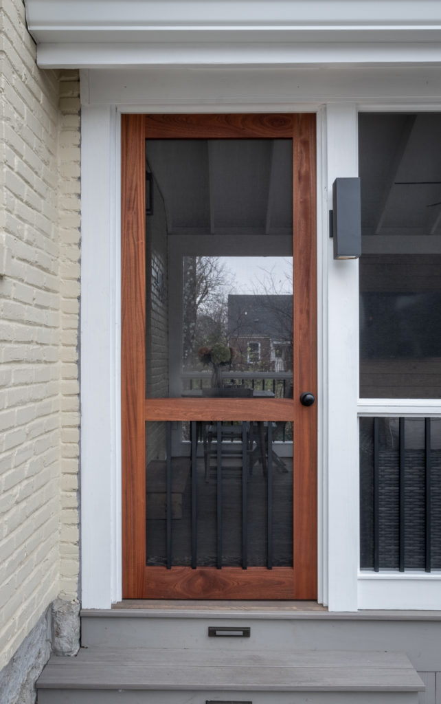 porch-screened-door-sapele-porchstore-aluminum-spindle