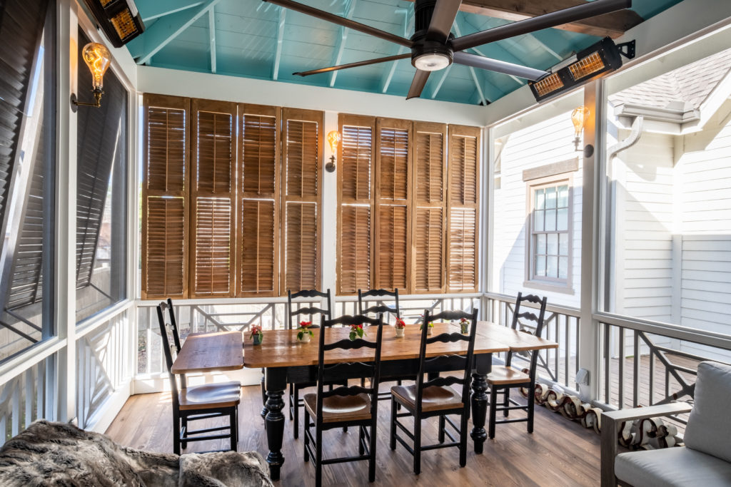 porch-screened-interior-dining-shutters-southern-cross-pvc-exposed-beam-blue-ceiling